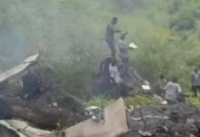 أعلنت سلطة الطيران المدني في جنوب السودان ، تحطم طائرة ركاب خفيفة على بعد نحو 20 كيلومتراً جنوب غربي العاصمة جوبا يوم الاثنين ، ما أسفر عن مقتل جميع من كانوا على متنها وعددهم 14 شخصاً، بينهم أفراد الطاقم.