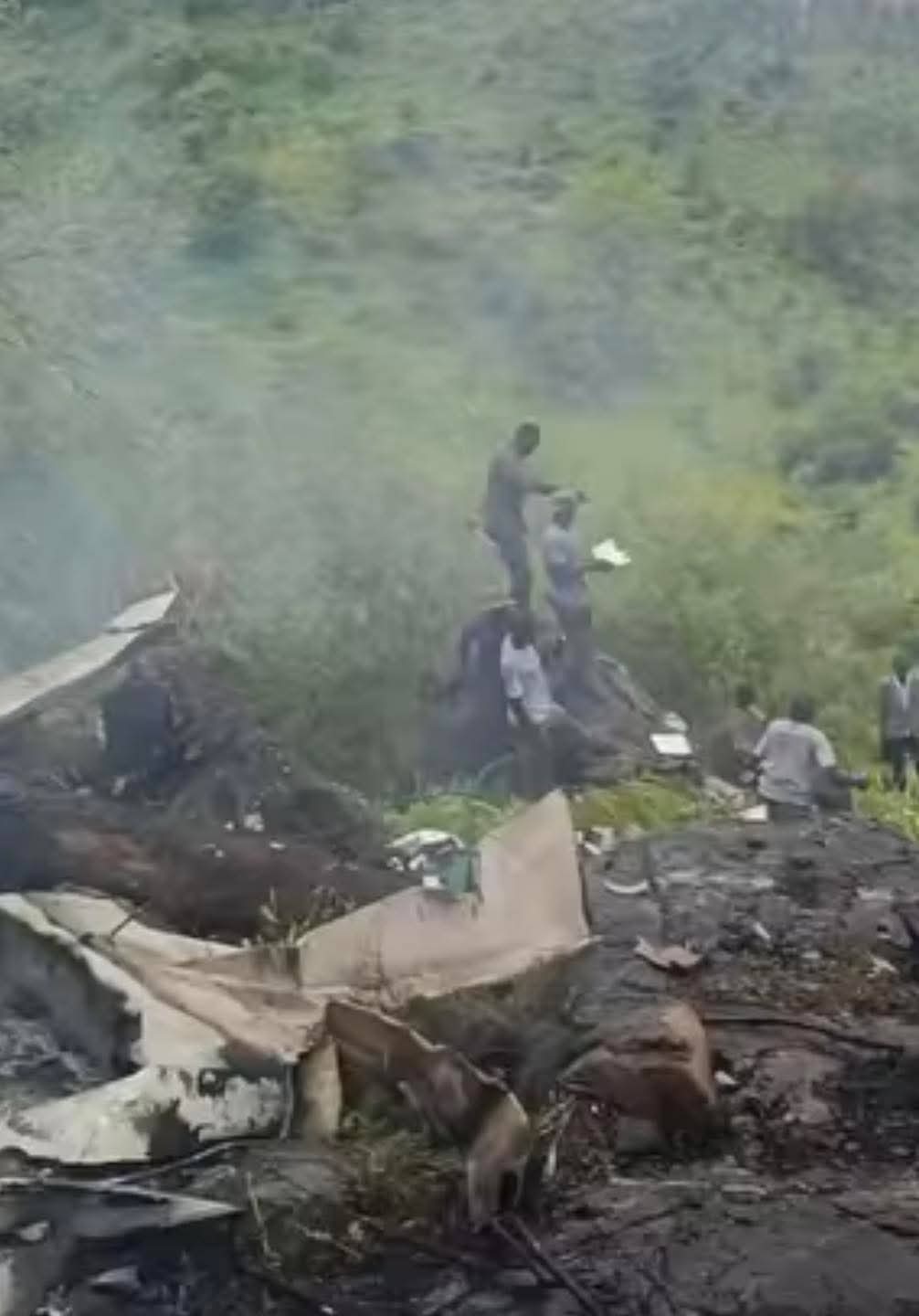 أعلنت سلطة الطيران المدني في جنوب السودان ، تحطم طائرة ركاب خفيفة على بعد نحو 20 كيلومتراً جنوب غربي العاصمة جوبا يوم الاثنين ، ما أسفر عن مقتل جميع من كانوا على متنها وعددهم 14 شخصاً، بينهم أفراد الطاقم.