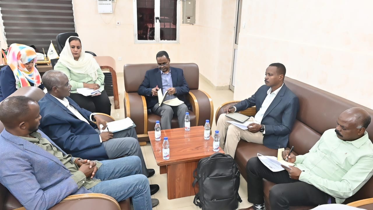 تعهدت وزارة الصحة الاتحادية بمواصلة تقديم الدعم الصحي لولاية شرق دارفور، في ظل التحديات الأمنية والظروف الاستثنائية التي تمر بها الولاية، مؤكدة استمرار جهودها لضمان وصول الخدمات الطبية والإمداد الدوائي للمواطنين.