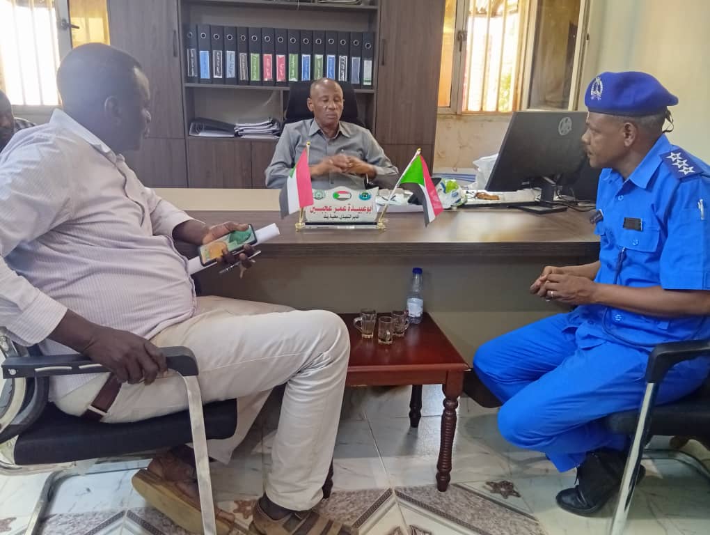 بدأت محلية ربك بولاية النيل الأبيض إجراءات تنفيذ مشروع ربط مبانيها الحكومية بشبكة كاميرات مراقبة داخلية وخارجية، في خطوة تهدف إلى تعزيز الأمن وضبط الأداء المؤسسي، وذلك تنفيذًا لقرار مجلس وزراء الولاية.