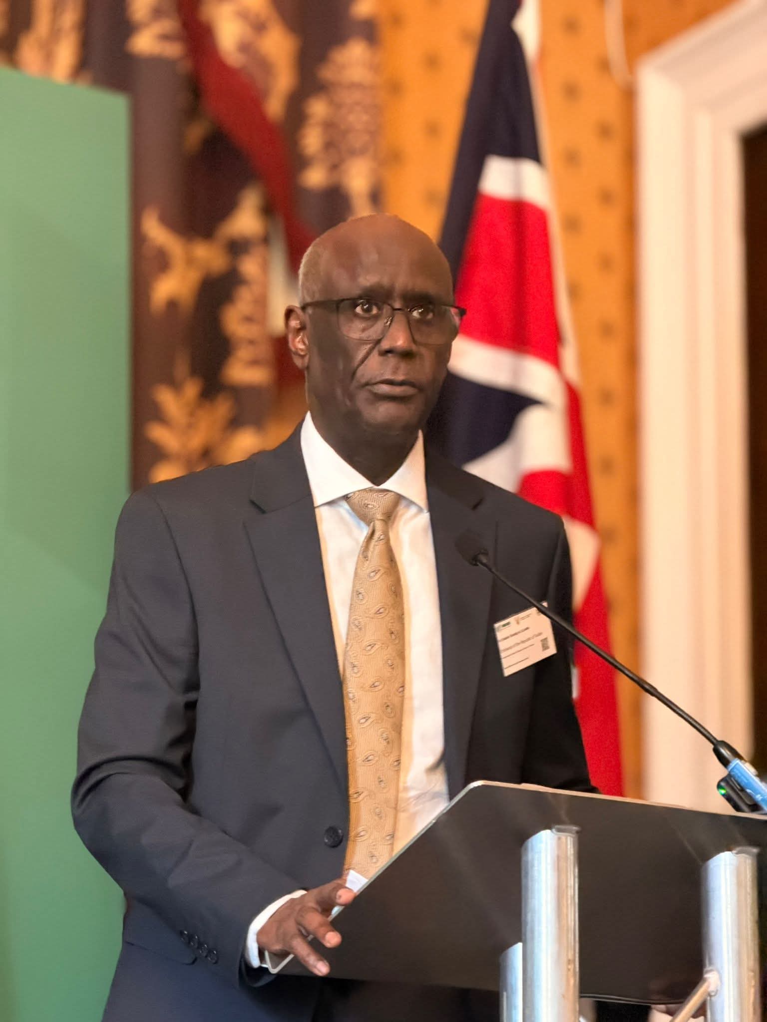 نشرت صحيفة فاينانشال تايمز البريطانية، في عددها الصادر يوم الاثنين 20 أبريل، ردّ السفير بابكر الصديق محمد الأمين، رئيس بعثة سفارة السودان في لندن، على مقال رجل الأعمال السوداني مو إبراهيم الصادر في 13 أبريل الجاري بشأن تطورات الحرب في السودان.