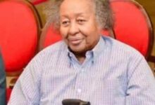 نفى الدكتور كمال شداد، الرئيس السابق للاتحاد السوداني لكرة القدم، صحة التصريح المتداول والمنسوب إليه داخل مجموعة “هلالاب طول العمر” باسم “أبو التيمان”، والمتعلق بأزمة مباراة الهلال السوداني ونهضة بركان.