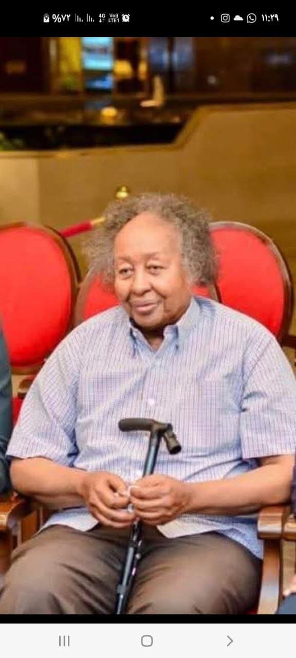 نفى الدكتور كمال شداد، الرئيس السابق للاتحاد السوداني لكرة القدم، صحة التصريح المتداول والمنسوب إليه داخل مجموعة “هلالاب طول العمر” باسم “أبو التيمان”، والمتعلق بأزمة مباراة الهلال السوداني ونهضة بركان.