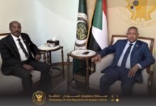 استقبل سفير جمهورية السودان لدى جمهورية مصر العربية والمندوب الدائم لدى جامعة الدول العربية، الفريق أول ركن مهندس/ عماد الدين مصطفى عدوي، بمكتبه  الأثنين ، نقيب المحامين السودانيين المكلف مولانا/ زين العابدين محمد حمد، وذلك بحضور عدد من مساعديه.