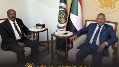 استقبل سفير جمهورية السودان لدى جمهورية مصر العربية والمندوب الدائم لدى جامعة الدول العربية، الفريق أول ركن مهندس/ عماد الدين مصطفى عدوي، بمكتبه الأثنين ، نقيب المحامين السودانيين المكلف مولانا/ زين العابدين محمد حمد، وذلك بحضور عدد من مساعديه.