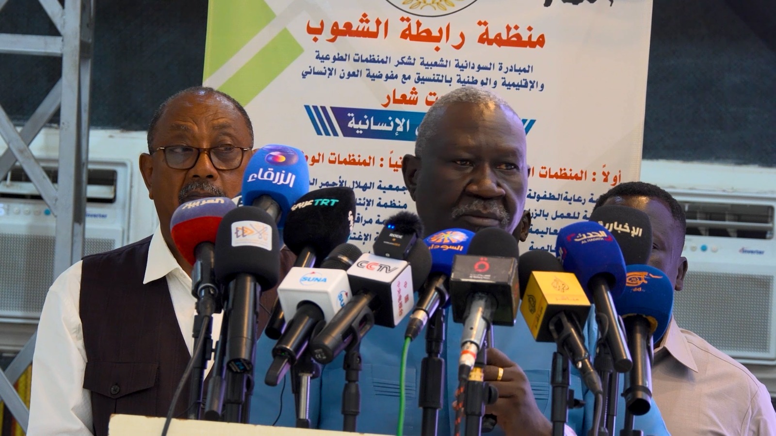 شدد نائب رئيس مجلس السيادة الانتقالي القائد مالك عقار إير خلال احتفال يوم الوفاء للمبادرة السودانية الشعبية لشكر المنظمات الإنسانية، على أن المشاكل والحلول في السودان يحددها السودانيون بأنفسهم، رافضًا أي تدخل خارجي في النزاع القائم