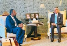 قال أمجد فريد الطيب، المستشار السياسي ومستشار السياسة الخارجية لرئيس مجلس السيادة السوداني عبد الفتاح البرهان، إنه عقد اجتماعاً مع المندوب الدائم للمملكة العربية السعودية لدى الأمم المتحدة عبد العزيز الواصل في نيويورك، لبحث تطورات الأوضاع في السودان