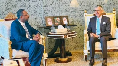 قال أمجد فريد الطيب، المستشار السياسي ومستشار السياسة الخارجية لرئيس مجلس السيادة السوداني عبد الفتاح البرهان، إنه عقد اجتماعاً مع المندوب الدائم للمملكة العربية السعودية لدى الأمم المتحدة عبد العزيز الواصل في نيويورك، لبحث تطورات الأوضاع في السودان