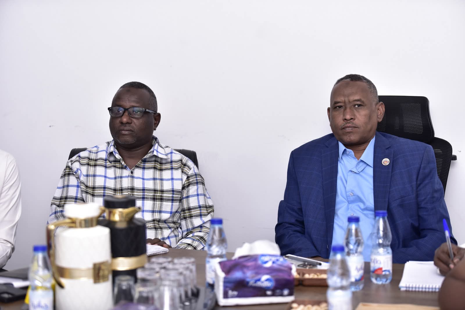 خطت شركة "قولدن إيرث"للتعدين خطوة جديدة نحو دخول مرحلة الإنتاج، بعد مناقشة دراسة الجدوى الاقتصادية والفنية التي قدمتها، خلال اجتماع موسع عقدته الإدارة العامة للتعدين الصغير بالشركة السودانية للموارد المعدنية.