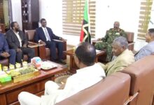 بحث والي الولاية الشمالية الفريق ركن عبد الرحمن عبد الحميد إبراهيم، خلال لقائه اليوم  الاثنين بمكتبه، مدير عام شركة كهرباء السودان القابضة المهندس عبد الله أحمد علي والوفد المرافق له، مجمل الأوضاع المتعلقة بالإمداد الكهربائي بالولاية، في ظل التحديات المتصاعدة التي يشهدها القطاع.