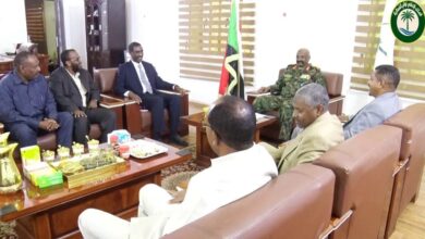 بحث والي الولاية الشمالية الفريق ركن عبد الرحمن عبد الحميد إبراهيم، خلال لقائه اليوم  الاثنين بمكتبه، مدير عام شركة كهرباء السودان القابضة المهندس عبد الله أحمد علي والوفد المرافق له، مجمل الأوضاع المتعلقة بالإمداد الكهربائي بالولاية، في ظل التحديات المتصاعدة التي يشهدها القطاع.