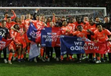 حجز كوفنتري سيتي مقعده رسميًا في الدوري الإنجليزي الممتاز، بعد تعادل مثير 1-1 أمام بلاكبيرن روفرز، ضمن منافسات دوري البطولة الإنجليزية، ليُنهي غيابًا دام 25 عامًا عن دوري الأضواء.