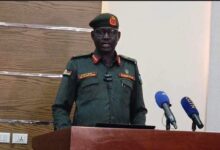 نفى الجيش الشعبي في جنوب السودان مزاعم استهداف أفراد من قومية النوير، بعد الأحداث الأخيرة في منطقة خور غلطان، مؤكداً أن المعلومات المتداولة على وسائل التواصل الاجتماعي “غير صحيحة ومضللة”.