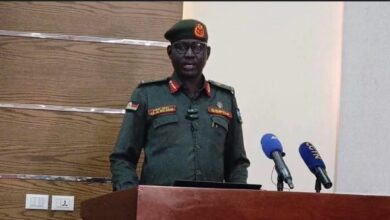 نفى الجيش الشعبي في جنوب السودان مزاعم استهداف أفراد من قومية النوير، بعد الأحداث الأخيرة في منطقة خور غلطان، مؤكداً أن المعلومات المتداولة على وسائل التواصل الاجتماعي “غير صحيحة ومضللة”.