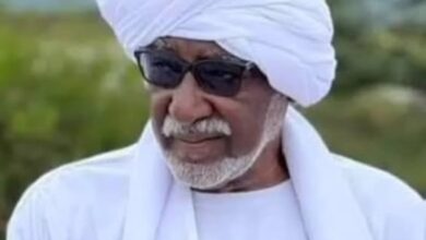 كشفت مصادر مطلعة، وصفت بالموثوقة، أن ناظر عموم الرزيقات،  محمود موسى مادبو، قرر عدم العودة إلى مدينة الضعين، مفضلاً البقاء في دولة جنوب السودان، في ظل تدهور الأوضاع الأمنية وتصاعد المخاوف المتعلقة بوضعه الصحي.