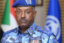 كشفت مصادر صحفية عن إجراء تنقلات محدودة في مواقع قيادية داخل الشرطة السودانية، شملت نحو 27 موقعًا يشغلها ضباط برتبة اللواء، في إطار ما وُصف بعمليات “تبديل وتحويل” داخل المؤسسة.