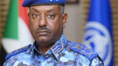 كشفت مصادر صحفية عن إجراء تنقلات محدودة في مواقع قيادية داخل الشرطة السودانية، شملت نحو 27 موقعًا يشغلها ضباط برتبة اللواء، في إطار ما وُصف بعمليات “تبديل وتحويل” داخل المؤسسة.