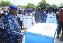 افتتح المدير العام لقوات الشرطة، الفريق أول شرطة حقوقي أمير عبد المنعم فضل، الثلاثاء قسم مرور الشواك بمحلية الفشقة بولاية القضارف، في خطوة تستهدف توسيع الخدمات المرورية وتعزيز الاستقرار الأمني في المنطقة.