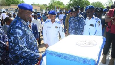 افتتح المدير العام لقوات الشرطة، الفريق أول شرطة حقوقي أمير عبد المنعم فضل، الثلاثاء قسم مرور الشواك بمحلية الفشقة بولاية القضارف، في خطوة تستهدف توسيع الخدمات المرورية وتعزيز الاستقرار الأمني في المنطقة.