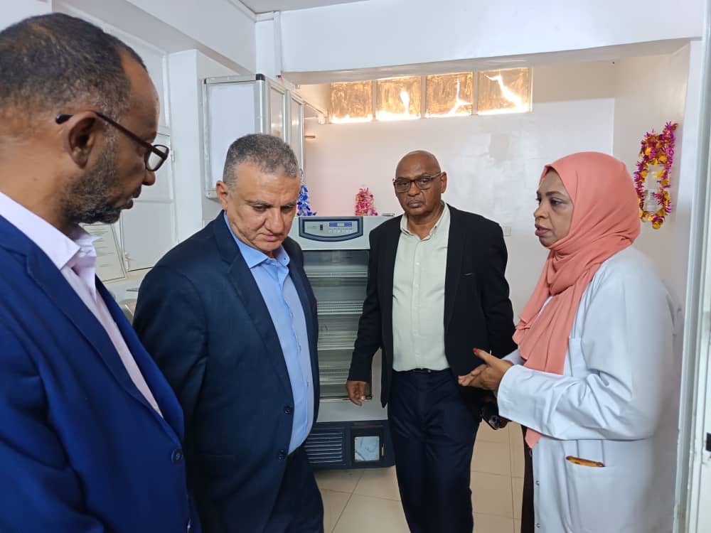 أجرى المدير العام لوزارة الصحة بولاية الخرطوم، الدكتور محمود البدري، الجميس  جولة ميدانية تفقدية إلى مستشفى الخرطوم للأورام “الذرة”، للوقوف على سير الخدمات التشخيصية والعلاجية المقدمة للمرضى، في خطوة تعكس توجهات رسمية لإعادة تشغيل المستشفى بطاقته القصوى.