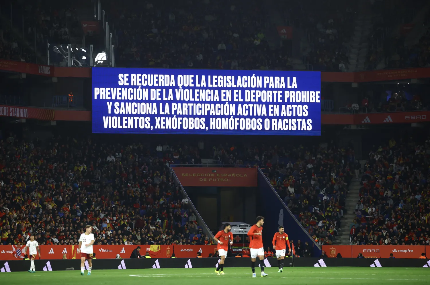 أفادت شبكة The Athletic الثلاثاء بأن مباراة ودية جمعت منتخب إسبانيا بنظيره المصري شهدت توتراً جماهيرياً بعد ترديد بعض مشجعي المنتخب الإسباني هتافات وصفت بالتمييزية ضد المسلمين.