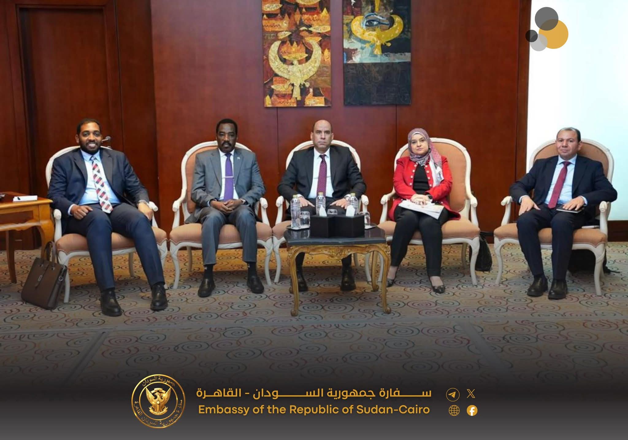 على هامش اجتماعات الدورة ١٠٤ لمجلس إدارة منظمة العمل العربية بالقاهرة، التقى معالي الدكتور معتصم أحمد صالح، وزير الموارد البشرية والرعاية الاجتماعية السوداني، بنظيره المصري حسن رداد لبحث سبل تعزيز التعاون في مجالات العمل والتدريب المهني.