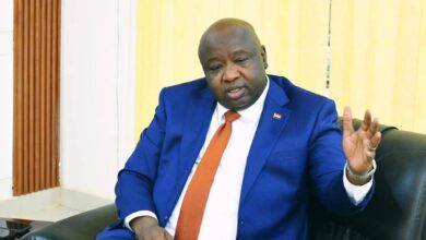 التقى وزير المعادن، نور الدائم طه، في مكتبه بعدد من الصحفيين ورؤساء تحرير الصحف، في حوار وُصف بالمثمر والبنّاء، بمشاركة مدير عام هيئة الأبحاث الجيولوجية أحمد هارون التوم، والمدير العام للشركة السودانية للموارد المعدنية محمد طاهر عمر