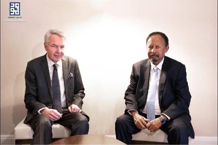 بحث رئيس الوزراء السوداني السابق ورئيس التحالف المدني الديمقراطي لقوى الثورة (صمود)، عبدالله حمدوك، الثلاثاء، مع المبعوث الشخصي للأمين العام للأمم المتحدة إلى السودان، بيكا هافيستو، تطورات الحرب في السودان والجهود الإقليمية والدولية الرامية إلى وقفها.