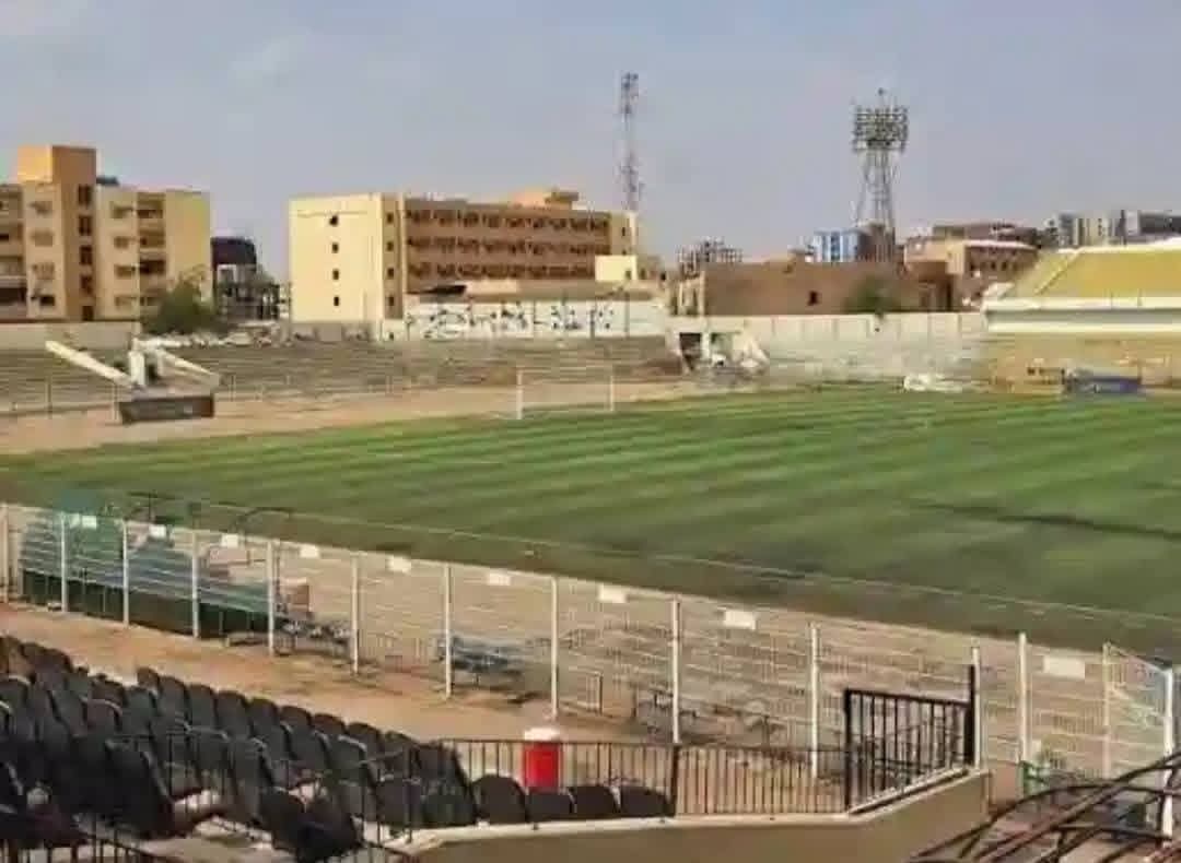 تستعد اللجنة العليا لتأهيل وصيانة إستادات وملاعب ولاية الخرطوم لإطلاق خطوة جديدة في مشروع إعادة تأهيل إستاد الخرطوم، عبر تدشين العمل في أرضية الملعب بوصول النجيل الصناعي الجديد، في فعالية دعت لها جميع الرياضيين ومجتمع كرة القدم بالولاية