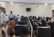 انطلقت بمدينة دنقلا، اليوم السبت، امتحانات ممارسة المهنة التي ينظمها المجلس الطبي السوداني بالتعاون مع المجلس القومي السوداني للتخصصات الطبية، وذلك بمركز كلية الحاسوب والتنمية البشرية في جامعة دنقلا
