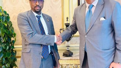 أعلن وزير الثقافة والإعلام والآثار والسياحة خالد الإعيسر، تسليم سفارة السودان بالقاهرة تكلفة تسيير قطار العودة الطوعية المخصص لمنتسبي قطاعات الثقافة والإعلام والآثار والسياحة، إلى جانب المواطنين السودانيين الراغبين في العودة إلى البلاد.