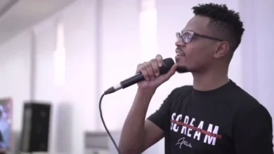 تنظم السفارة الفرنسية في السودان، الأحد المقبل، فعالية خاصة لتأبين الفنان السوداني الراحل محمد الجزار، وذلك بمقر المعهد الفرنسي في العاصمة المصرية القاهرة، بمشاركة أصدقاء الفنان وعدد من المهتمين بالشأن الثقافي السوداني.