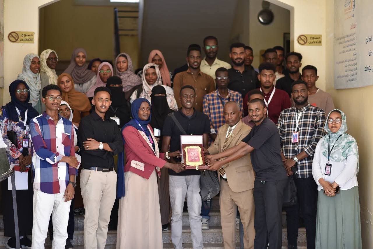 في إنجاز جديد يعكس تنامي روح الإبداع والابتكار وسط الجامعات السودانية، أحرزت جامعة الجزيرة المركز الثاني في مسابقة «هالت برايز» العالمية للإبتكار وريادة الأعمال، التي احتضنت فعالياتها مدينة كسلا بتنظيم من مؤسسة دار الخير التنموية، وسط مشاركة واسعة ومنافسة محتدمة بين عدد من الجامعات السودانية.