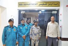 تفقد مدير الإدارة العامة للتوجيه والخدمات بقوات الجمارك، العميد شرطة حقوقي بروفسور محمد نصر عبد الله، عدداً من المرافق والمنشآت الخدمية، برفقة مدراء الدوائر ورئيس وأعضاء لجنتي السكن والصيانة، للوقوف ميدانياً على مستوى الخدمات وتقييم الأوضاع التشغيلية والفنية، وبحث احتياجات التأهيل والصيانة بما يعزز بيئة العمل ويرفع مستوى الخدمات المقدمة لمنسوبي الجمارك. وشملت الجولة مجمع عبدون الطبي، حيث وقف الوفد على أقسام المجمع المختلفة، وعقد اجتماعاً مع الطاقم الإداري والطبي، استعرض خلاله العميد مح