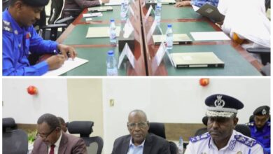عقدت غرفة طوارئ امتحانات الشهادة الثانوية للعام 2026م اجتماعاً مهماً بالخرطوم اليوم الثلاثاء برئاسة الفريق شرطة حقوقي بابكر سمرة مصطفى وزير الداخلية، والدكتور التهامي الزين حجر وزير التعليم والتربية الوطنية، والفريق أول شرطة حقوقي أمير عبدالمنعم فضل المدير العام لقوات الشرطة، وبمشاركة أعضاء الغرفة من الجهات ذات الصلة