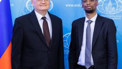 قال نائب وزير الخارجية الروسي جورجي بوريسنكو إن موسكو تعترف بالحكومة السودانية ومجلس السيادة برئاسة عبدالفتاح البرهان بوصفهما السلطة الشرعية في السودان، مؤكداً دعم بلاده لوحدة السودان في ظل الحرب المستمرة منذ أكثر من عام.